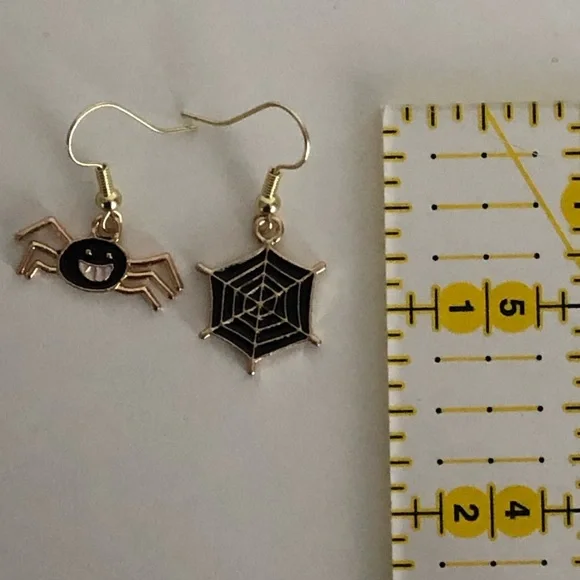 Halloween Mismatched Black Spider and Web Earrings - Picture 2 of 4